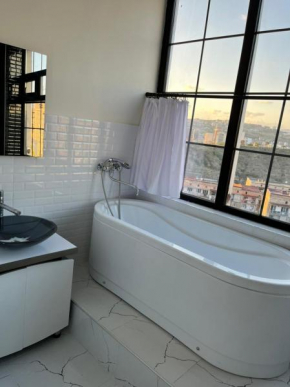  MK Rooms - Penthouse Apartment  Тбилиси